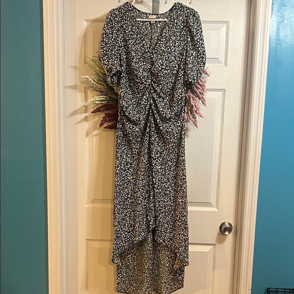 A New Day Black, White, & Green Printed Ruched Midi Dress